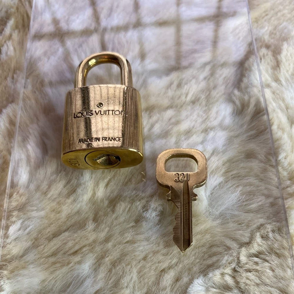 Louis Vuitton #321 Lock & Key